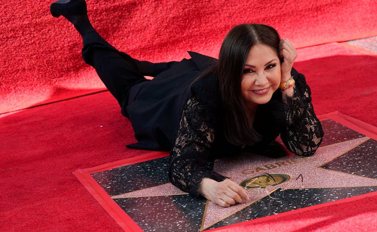 Ana Gabriel recibe su estrella de la fama en Hollywood