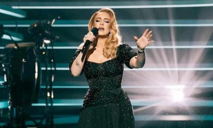 Adele con «30» obtiene el liderato por tercera semana en Billboard 200