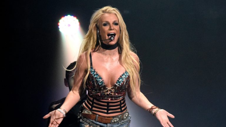 Britney Spears anuncia su regreso a la música para 2022