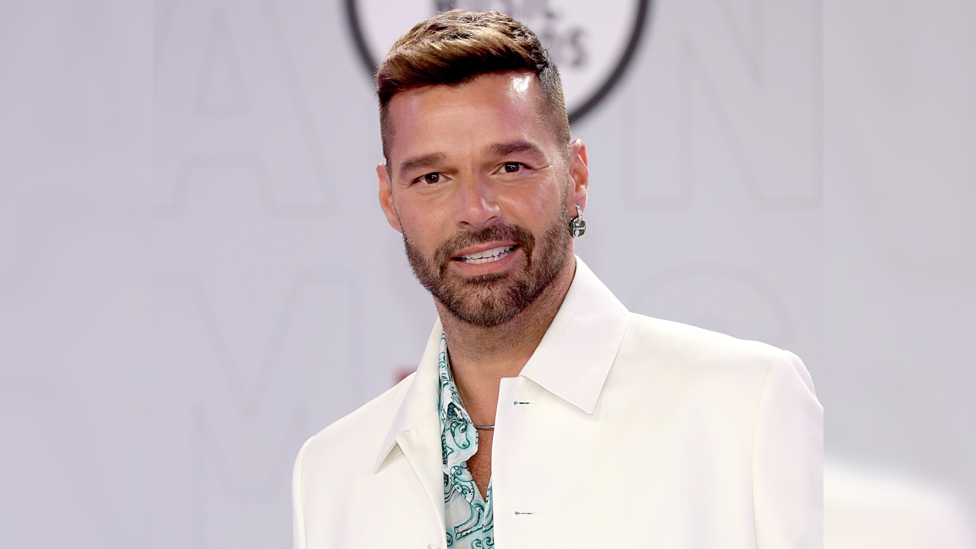 Ricky Martin celebra sus 50 años de vida agradeciendo a sus fans en redes sociales