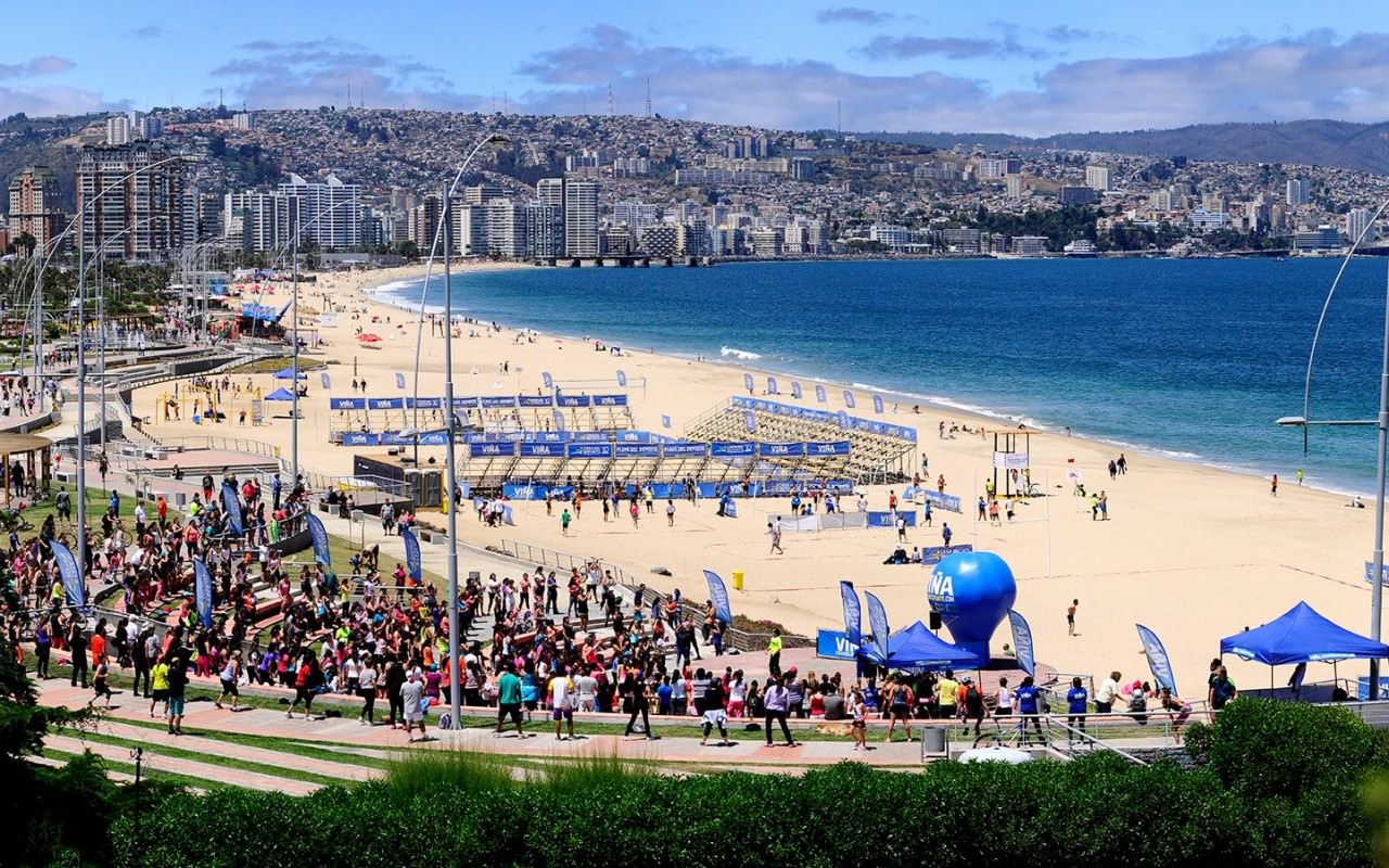 Levantan cierre de playas en Viña del Mar y Valparaíso por fragata portuguesa