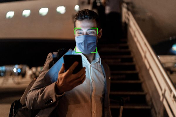 Apple permitirá el desbloqueo facial con mascarilla y anteojos puestos