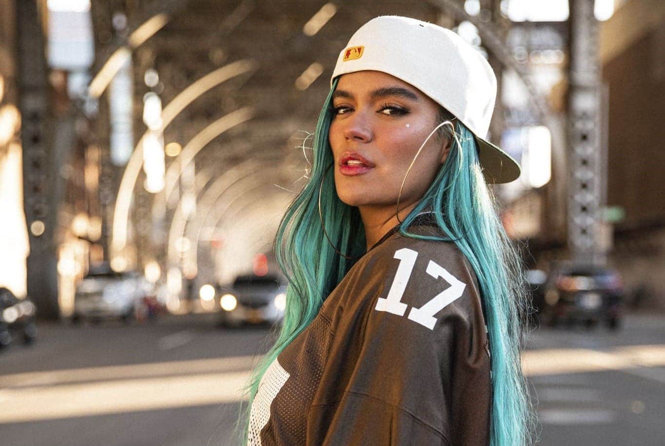 Karol G es tendencia en redes tras revelar colaboración con artista chileno Cris MJ