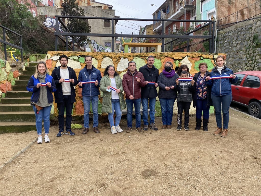 Valparaíso: Vecinos inauguran renovadas terrazas para la comunidad de Barrio Puerto