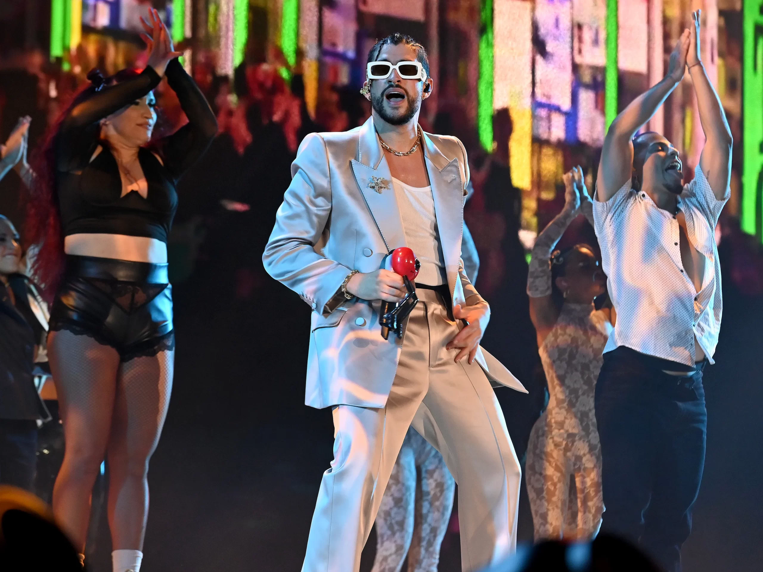 Bad Bunny: Es el primer cantante latino en recibir el premio “Artistas del Año” en los MTV VMAs 