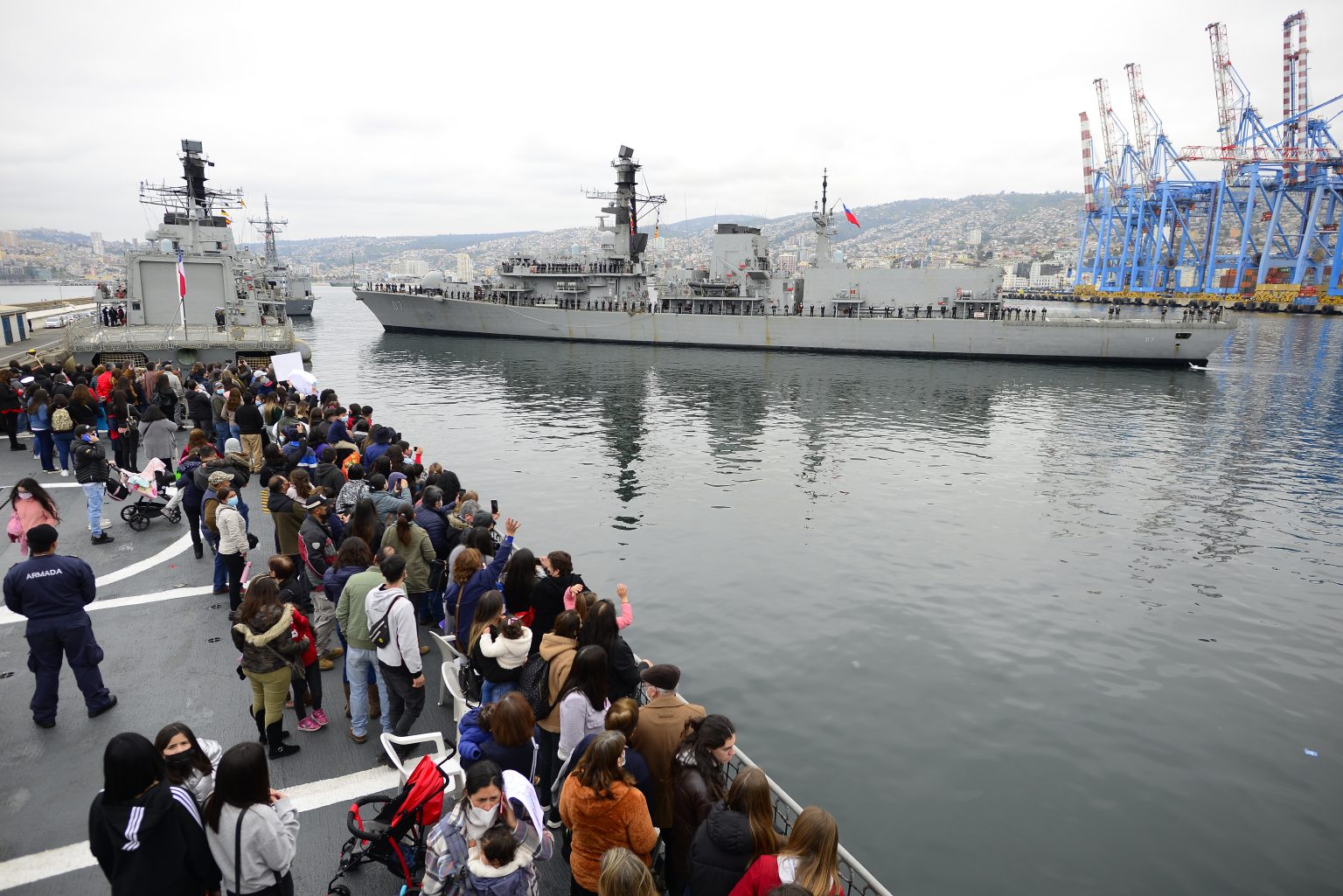 Valparaíso: Fragata “Almirante Lynch” recala en el puerto tras exitosa participación en ejercicio RIMPAC 