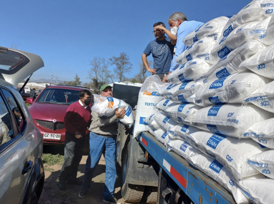 San Felipe: INDAP entrega 133 toneladas de fertilizantes a agricultores del valle del Aconcagua 