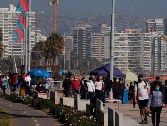 Viña del Mar: Continúan denuncias por comercio ilegal y municipio reforzará plan de acción en borde costero 