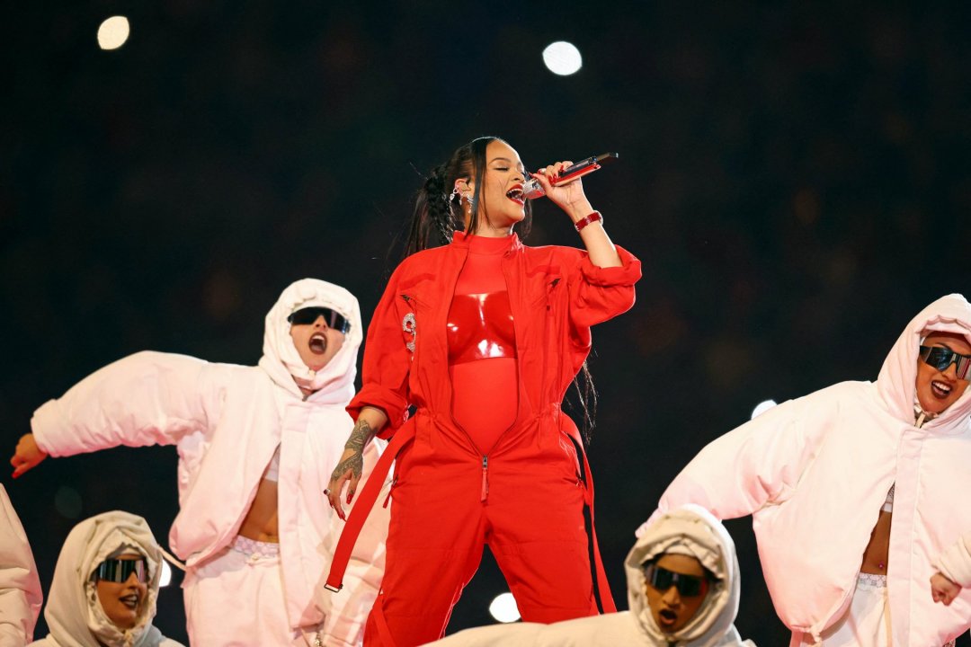 Super Bowl 2023: Rihanna regresó a los escenarios tras siete años y desató opiniones divididas en redes sociales