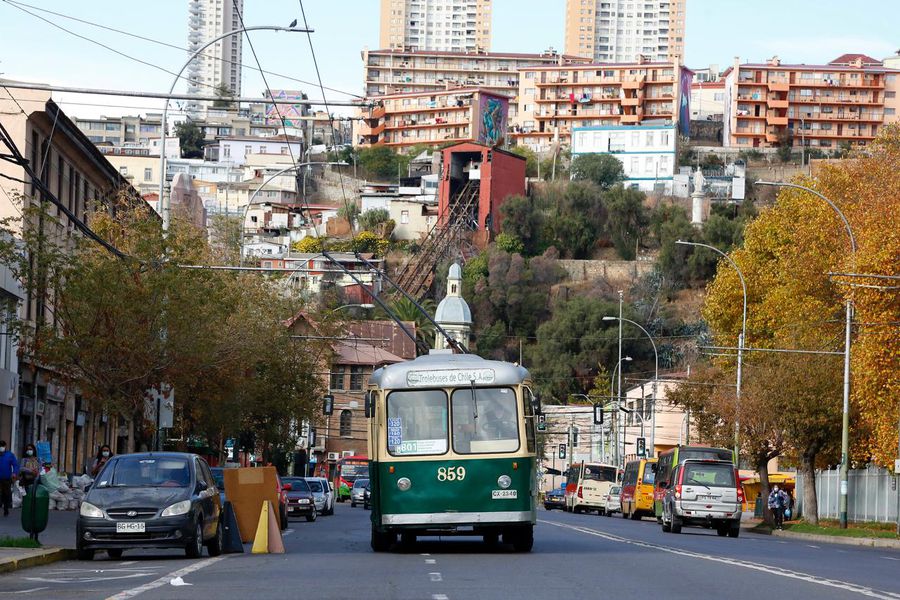 Valparaíso: Avanzan mejoras en veredas de Av. Pedro Montt tras significativas remodelaciones 