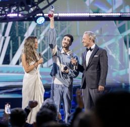 Viña 2023: Diego Urrutia conquista al público con dinámica rutina en la Quinta Vergara