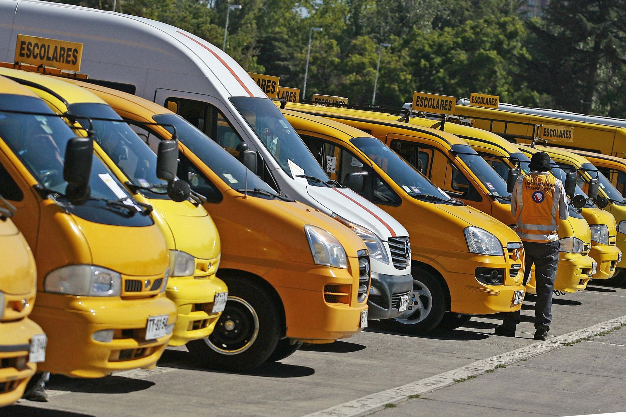 V región: Autoridades fiscalizarán furgones escolares y llaman a confiar en transportes inscritos